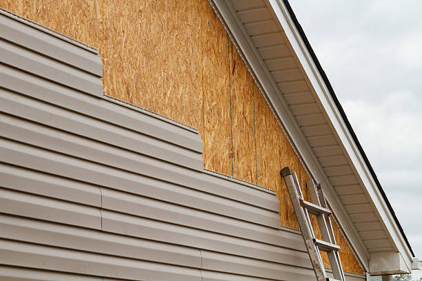 Professional Siding technician working in Holtwood, PA